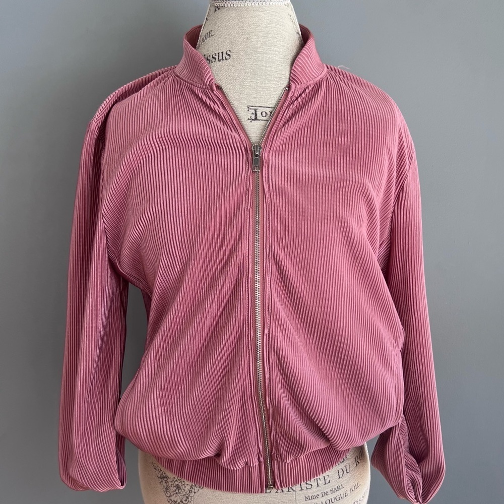 Fashion Nova super light bomber jacket size L. Champagne Pink color